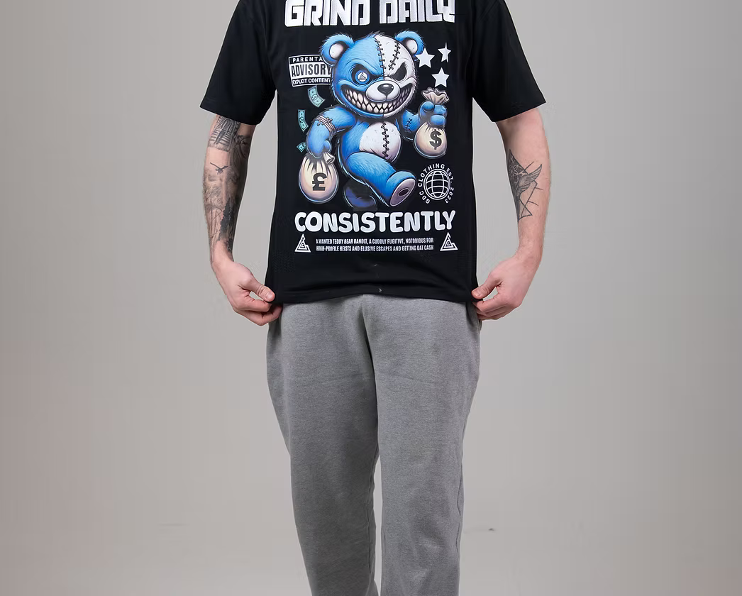 TEDDY BEAR BANDIT GRAPHIC TEE